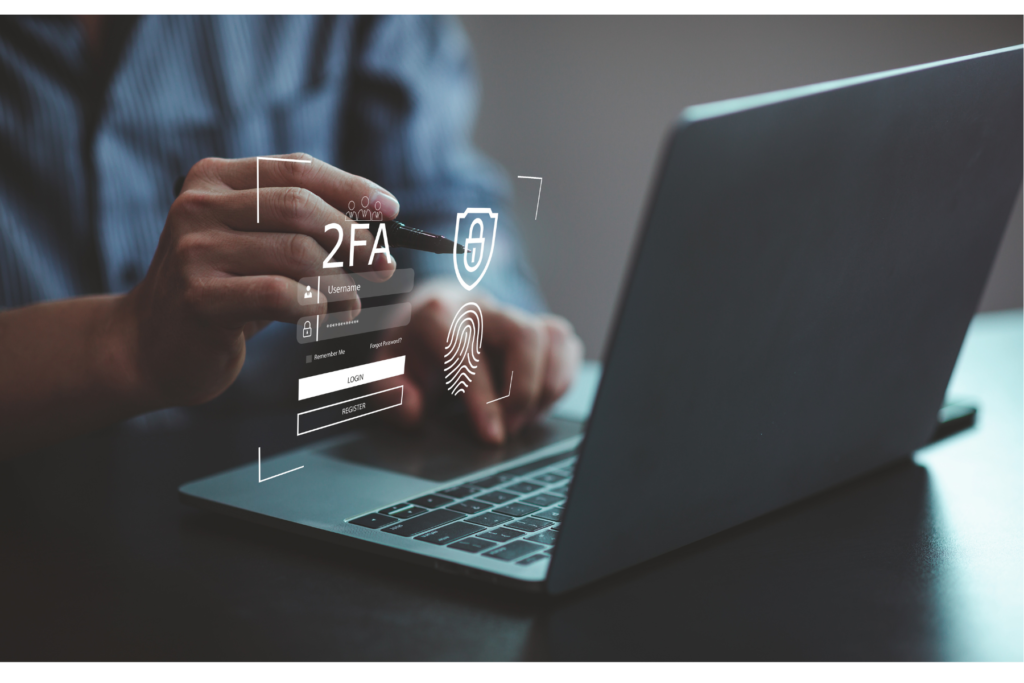 Osoba konfigurująca dwuskładnikowe uwierzytelnianie 2FA na laptopie